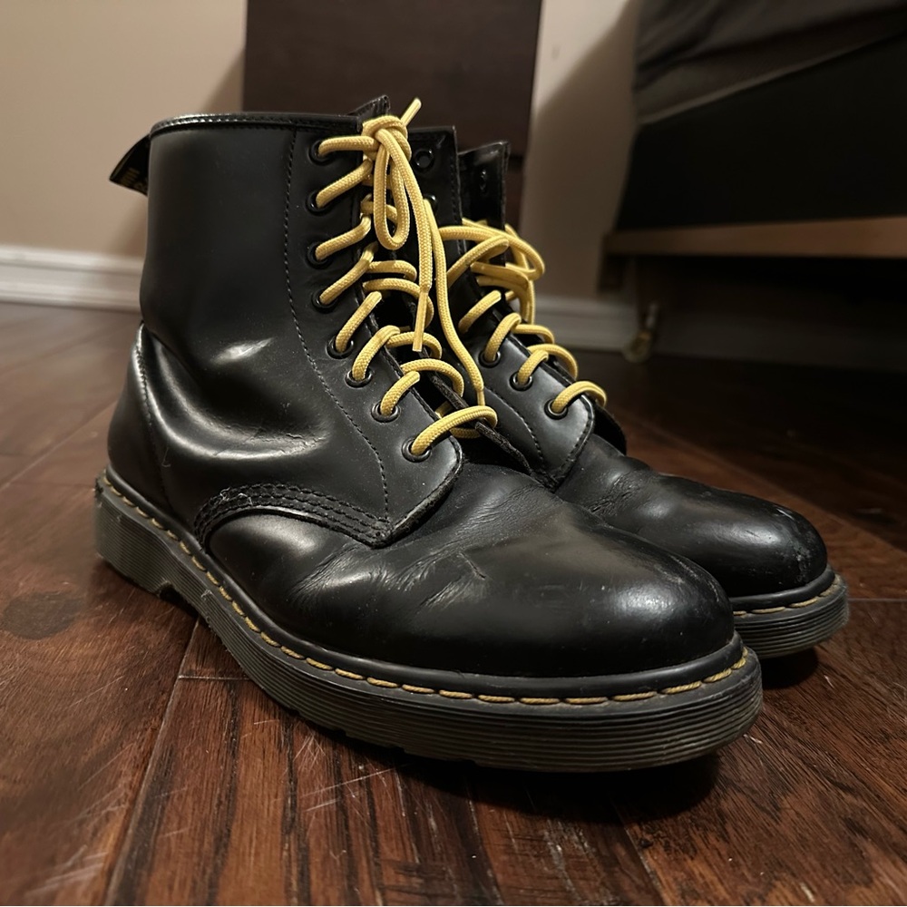 Dr. Martens Classic 1460 Black Leather Boots Yellow Laces - Picture 1 of 9